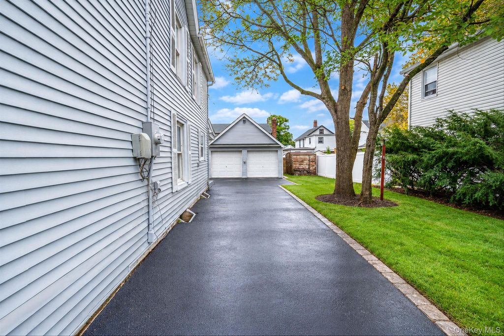 52 Coles Street, Glen Cove, NY 11542 — photo 4