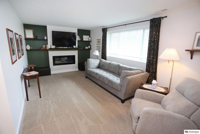 5502 Sheridan Road, Papillion, NE 68133