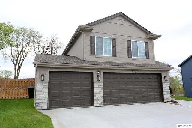 5502 Sheridan Road, Papillion, NE 68133