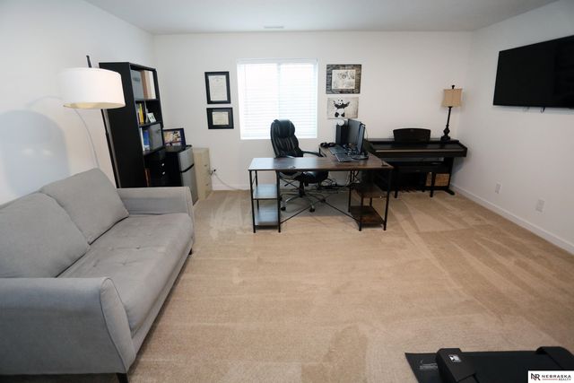 5502 Sheridan Road, Papillion, NE 68133