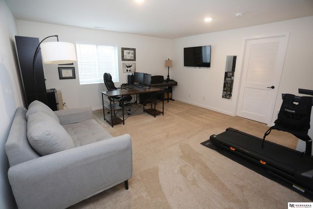 5502 Sheridan Road, Papillion, NE 68133