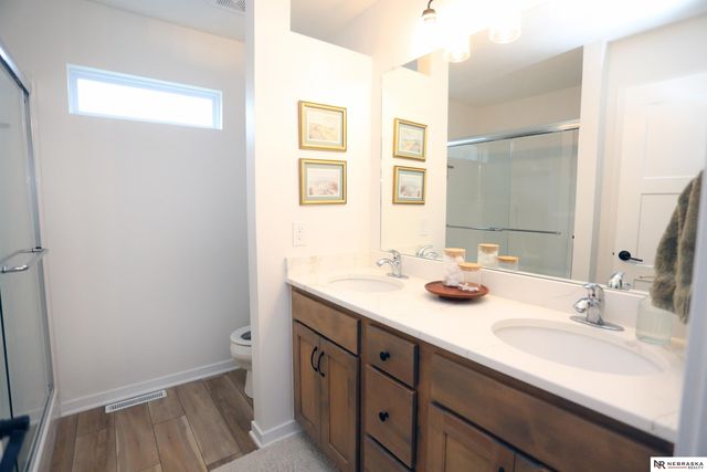 5502 Sheridan Road, Papillion, NE 68133