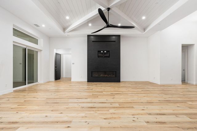 2222 Diamante Drive, Tulare, CA 93274