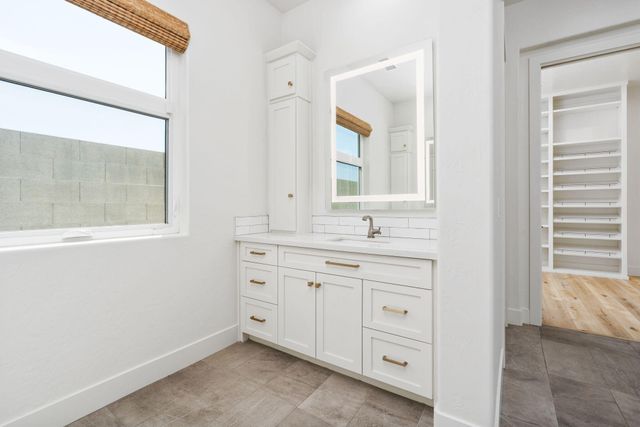 2222 Diamante Drive, Tulare, CA 93274