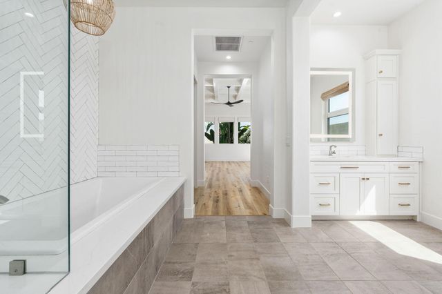 2222 Diamante Drive, Tulare, CA 93274