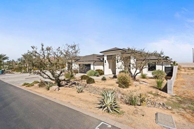 2222 Diamante Drive, Tulare, CA 93274