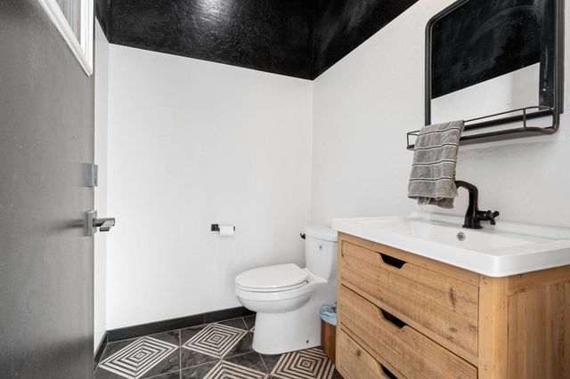 2222 Diamante Drive, Tulare, CA 93274