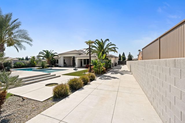 2222 Diamante Drive, Tulare, CA 93274