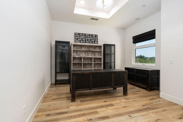 2222 Diamante Drive, Tulare, CA 93274