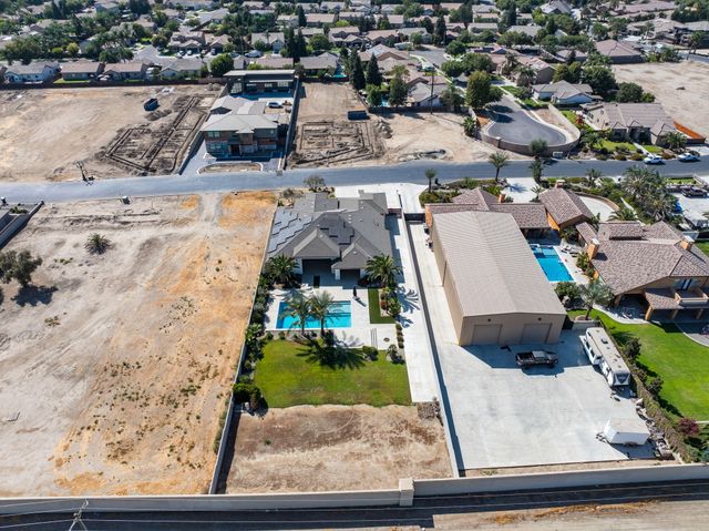 2222 Diamante Drive, Tulare, CA 93274