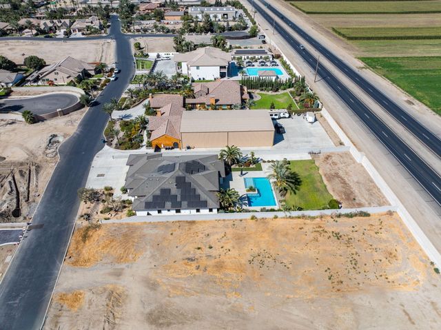 2222 Diamante Drive, Tulare, CA 93274