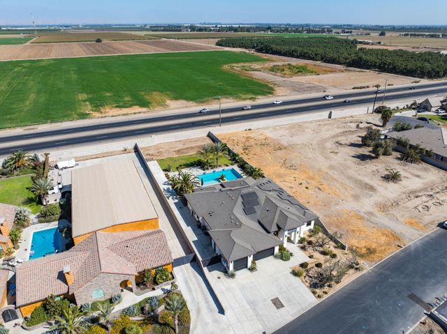 2222 Diamante Drive, Tulare, CA 93274