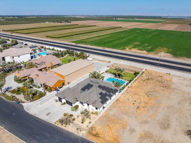 2222 Diamante Drive, Tulare, CA 93274