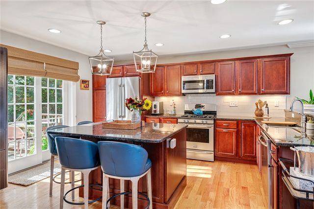 11 King Philip Avenue, Bristol, RI 02809