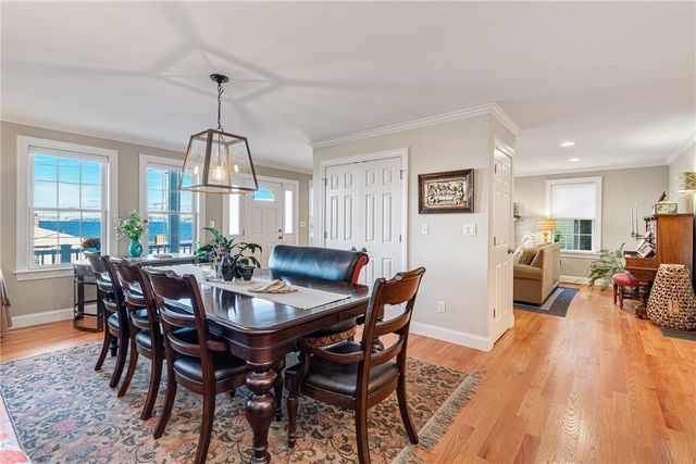 11 King Philip Avenue, Bristol, RI 02809