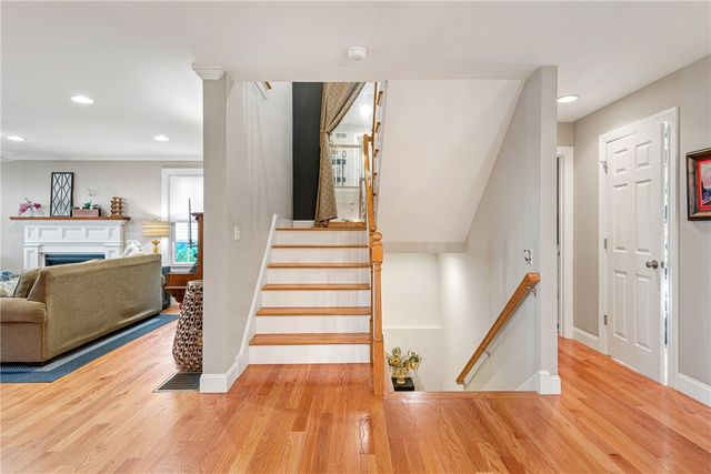 11 King Philip Avenue, Bristol, RI 02809