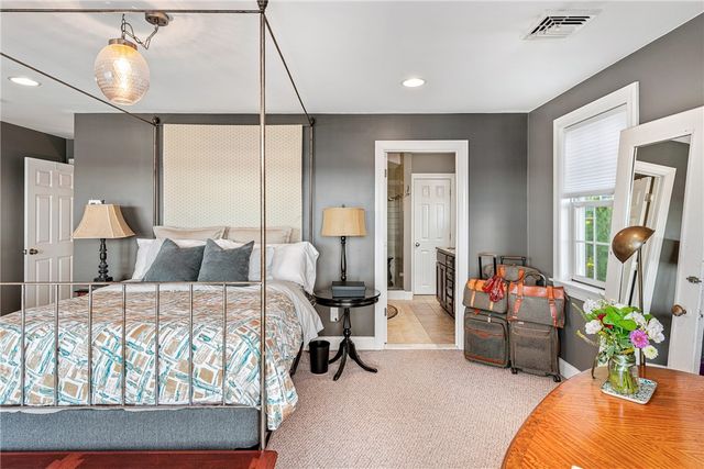 11 King Philip Avenue, Bristol, RI 02809