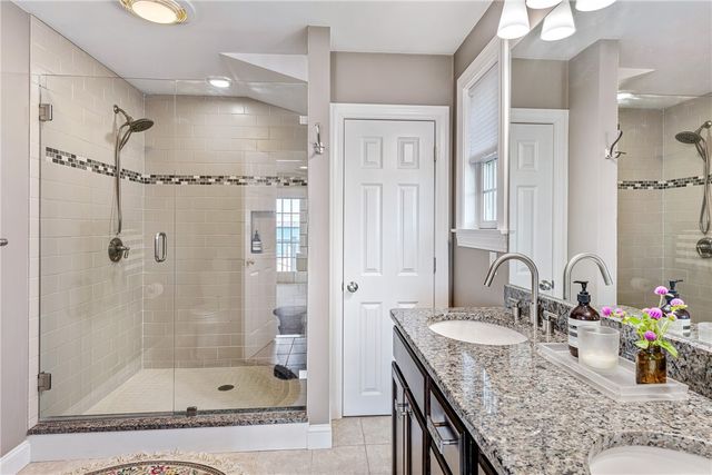 11 King Philip Avenue, Bristol, RI 02809