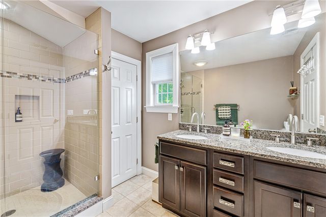 11 King Philip Avenue, Bristol, RI 02809