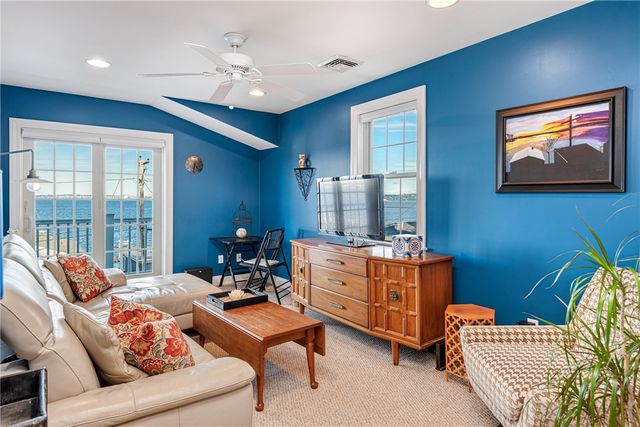11 King Philip Avenue, Bristol, RI 02809