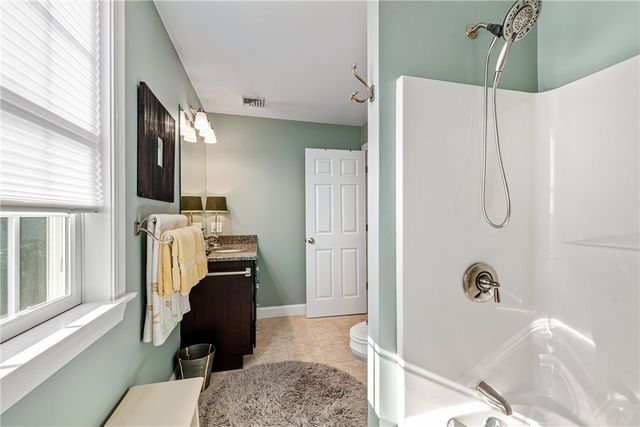 11 King Philip Avenue, Bristol, RI 02809