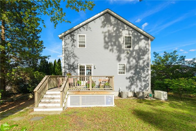11 King Philip Avenue, Bristol, RI 02809