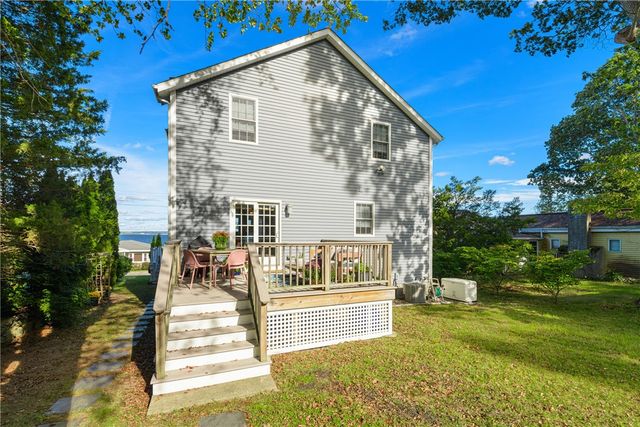 11 King Philip Avenue, Bristol, RI 02809