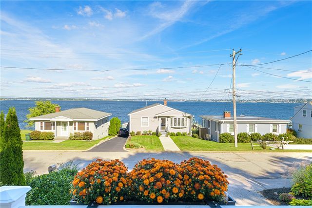 11 King Philip Avenue, Bristol, RI 02809