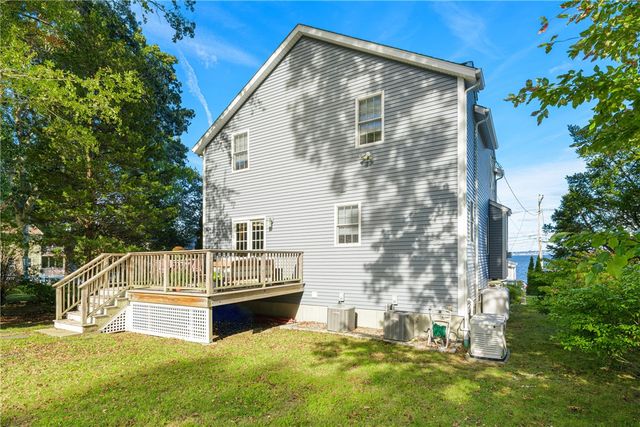 11 King Philip Avenue, Bristol, RI 02809