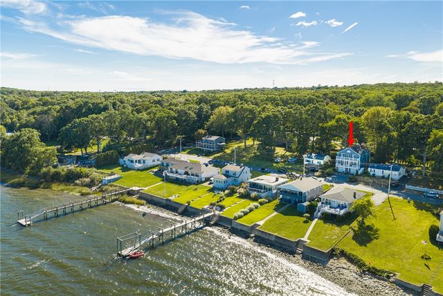 11 King Philip Avenue, Bristol, RI 02809