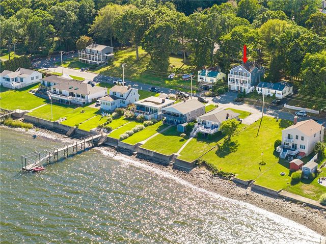 11 King Philip Avenue, Bristol, RI 02809