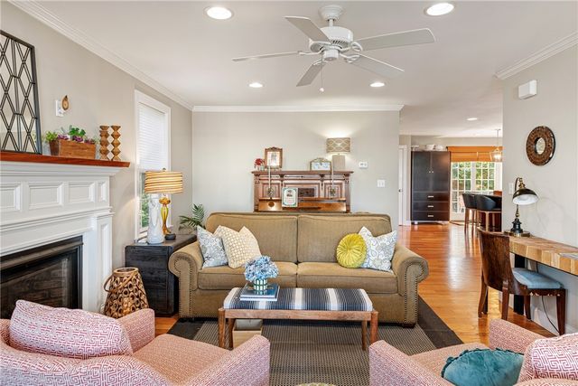 11 King Philip Avenue, Bristol, RI 02809
