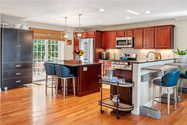 11 King Philip Avenue, Bristol, RI 02809