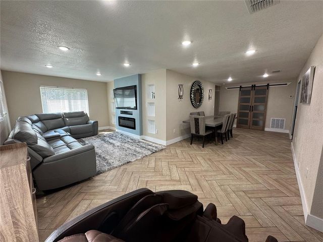 12906 N 53RD STREET, Temple Terrace, FL 33617