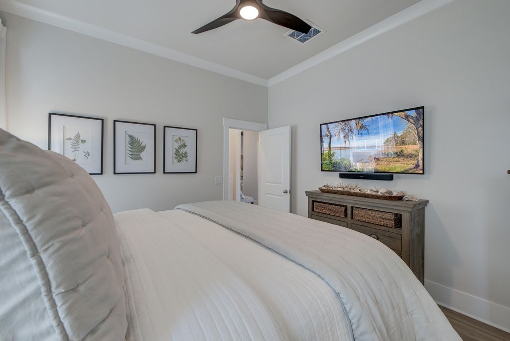 Image 17 of property listing at 117 Crimson Street, Summerville, SC 29486