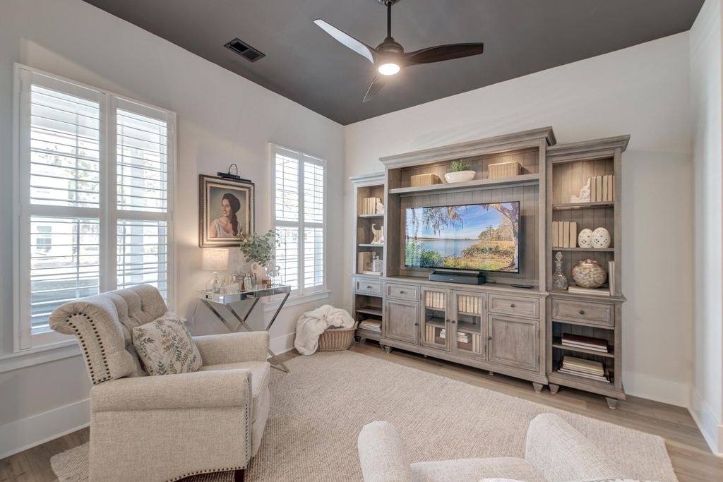 Image 4 of property listing at 117 Crimson Street, Summerville, SC 29486