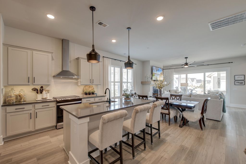 Image 5 of property listing at 117 Crimson Street, Summerville, SC 29486