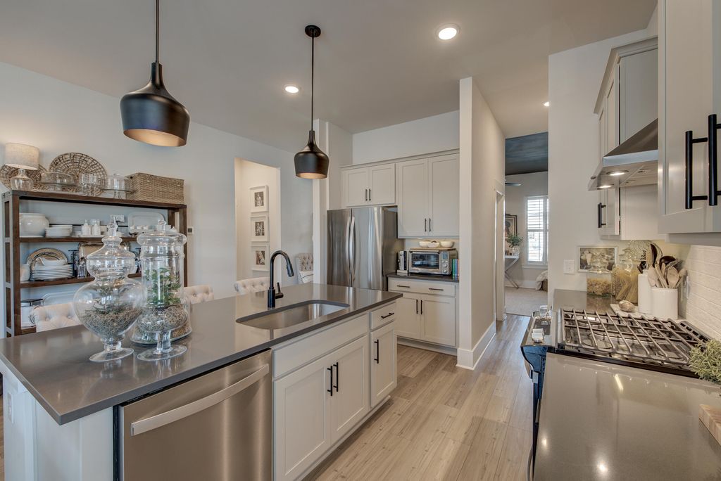 Image 6 of property listing at 117 Crimson Street, Summerville, SC 29486