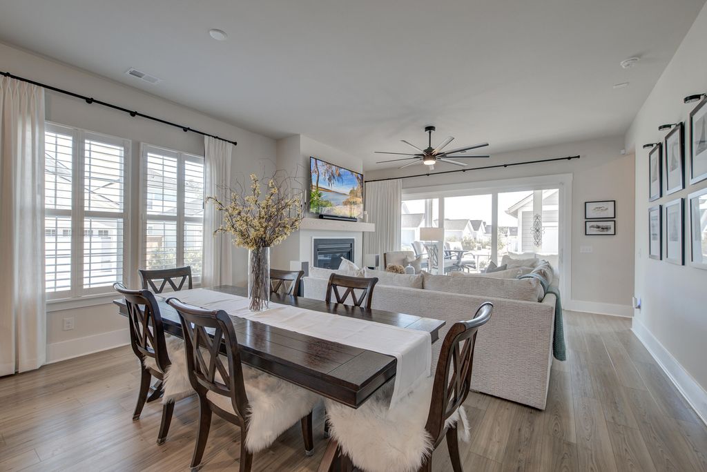 Image 8 of property listing at 117 Crimson Street, Summerville, SC 29486