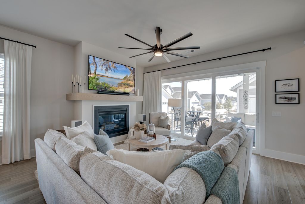 Image 9 of property listing at 117 Crimson Street, Summerville, SC 29486