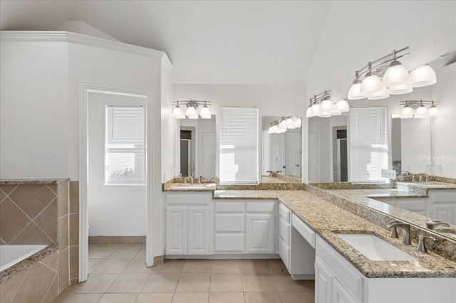 568 Cooper Street, Grand Prairie, TX 75052