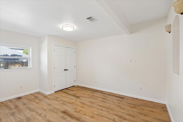 568 Cooper Street, Grand Prairie, TX 75052