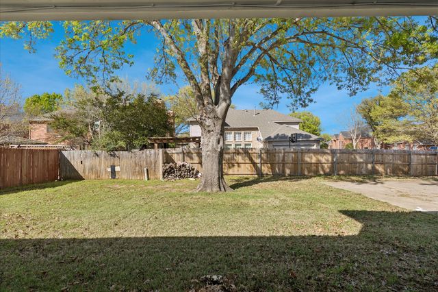 568 Cooper Street, Grand Prairie, TX 75052