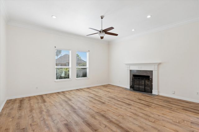 568 Cooper Street, Grand Prairie, TX 75052