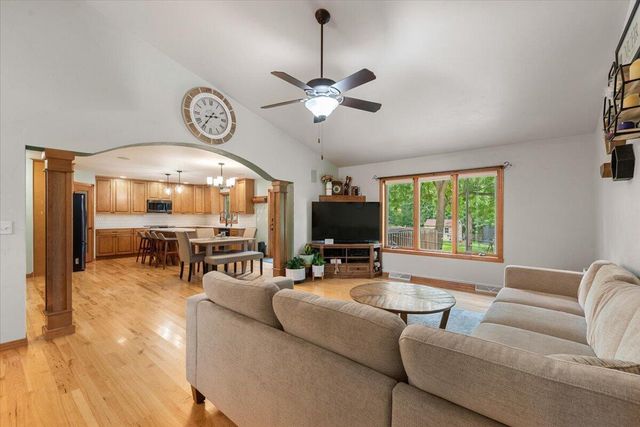 336 Kettle Moraine DRIVE N, Slinger, WI 53086