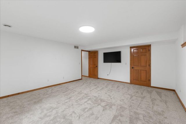 336 Kettle Moraine DRIVE N, Slinger, WI 53086