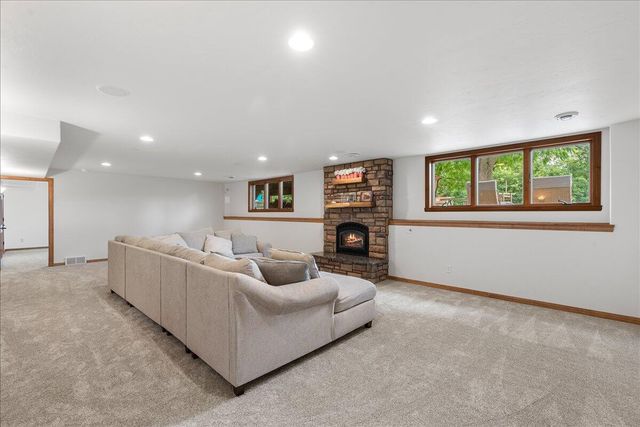 336 Kettle Moraine DRIVE N, Slinger, WI 53086