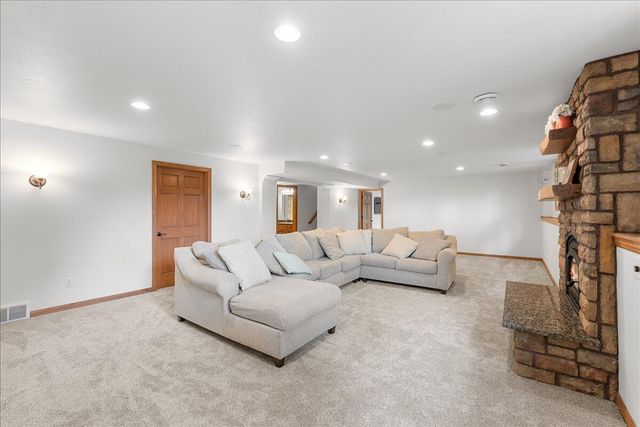 336 Kettle Moraine DRIVE N, Slinger, WI 53086