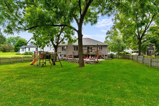 336 Kettle Moraine DRIVE N, Slinger, WI 53086