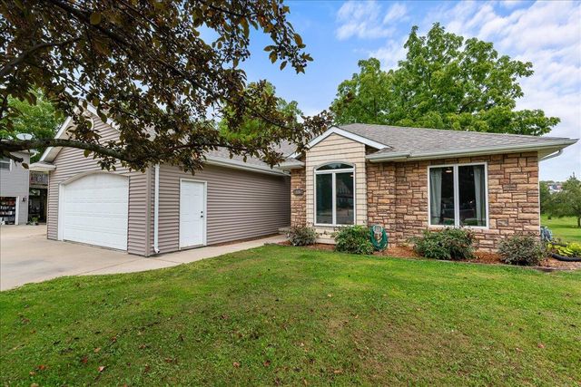 336 Kettle Moraine DRIVE N, Slinger, WI 53086